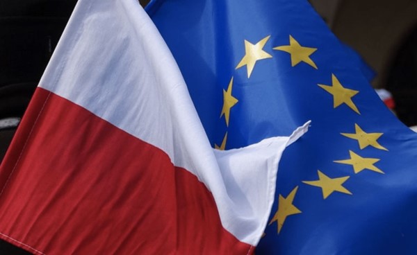 بولندا تتوقع الحصول على دفعة أولى من معونات الاتحاد الأوروبي في النصف الثاني من العام الحالي