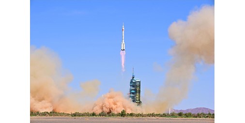 الصين تطلق 14 قمرا صناعيا جديدا إلى الفضاء