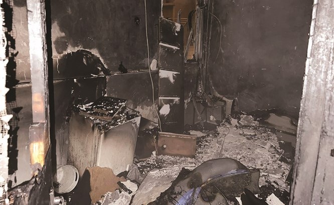 حريق الطابق السادس تسبب في تلفيات بالغة بالشقة