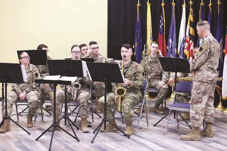 فقرة فنية تقدمها الفرقة العسكرية الموسيقية