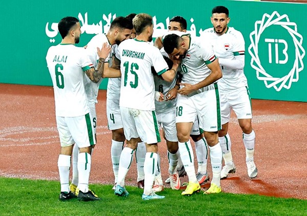 فرحة المنتخب العراقي بتسجيله أحد أهداف المباراة