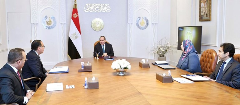 الرئيس عبدالفتاح السيسي خلال اجتماعه مع رئيس مجلس الوزراء د.مصطفى مدبولي ووزيرة التضامن الاجتماعي نيڤين القباج