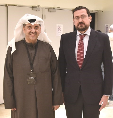 السفير الإسباني ميغيل مورو أغيلار مع وليد الخشتي