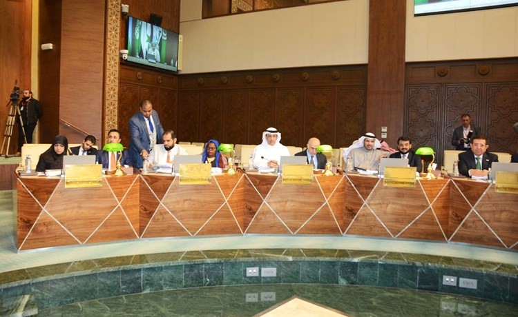 د.محمد الحويلة وحمدان العازمي وأحمد لاري وخالد العتيبي خلال المؤتمر