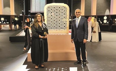 د.محمد خالد الجسار والشيخة بيبي ناصر صباح الأحمد في بينالي الفنون الإسلامية