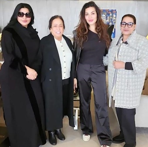 أم سوزان وأم طلال مع نادين نجيم وريم عبدالله