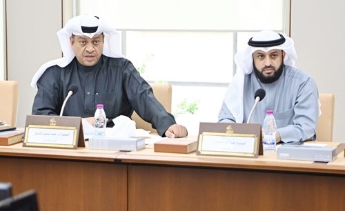 عبدالله فهاد وأ.د.حمد المطر خلال الاجتماع
