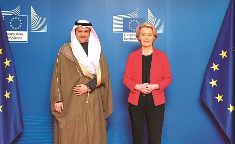السفير نواف العنزي مع رئيسة المفوضية الأوروبية اورسولا فون دير لاين