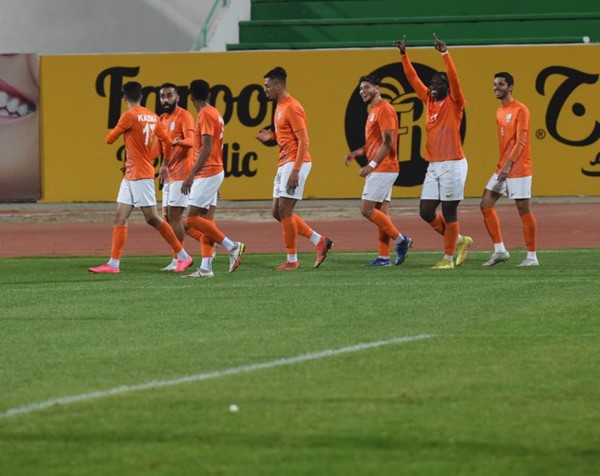  فرحة لاعبي كاظمة بالتأهل إلى نصف نهائي كأس سمو الأمير