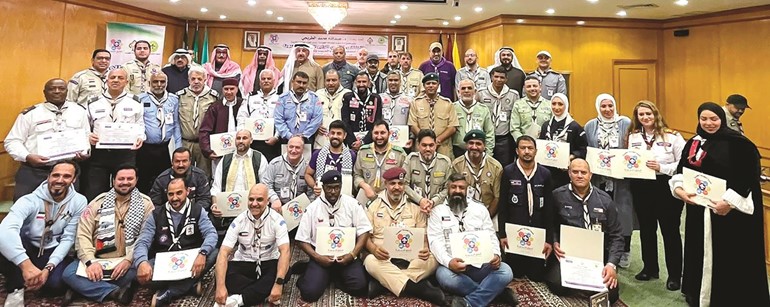 المشاركون بالملتقى في صورة تذكارية على هامش الحفل الختامي