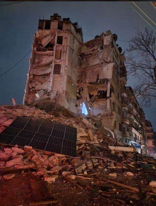 انهيار عدة مباني في محافظة حلب السورية