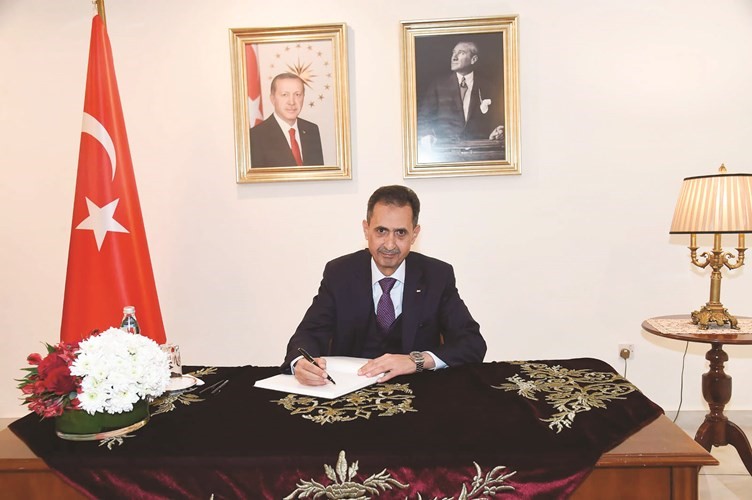 السفير الأردني صقر ابوشتال يعزي بضحايا الزلزال