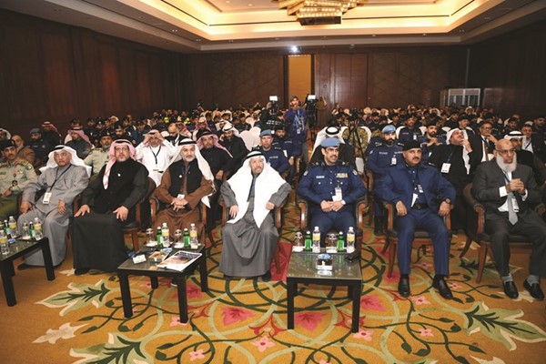 الفريق متقاعد يوسف الأنصاري واللواء خالد الفهد وم.حسام الكليب وعبدالرحمن العون في مقدمة الحضور