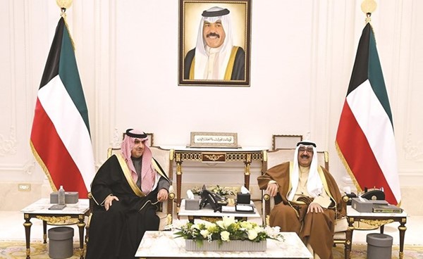 سمو ولي العهد الشيخ مشعل الأحمد مستقبلا رئيس ديوان المحاسبة بالمملكة العربية السعودية د.حسام العنقري