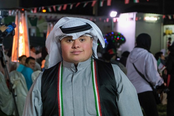 أطفال "الداون" وأقرانهم الأصحاء يتشاركون فرحة الاحتفاء بالأعياد الوطنية