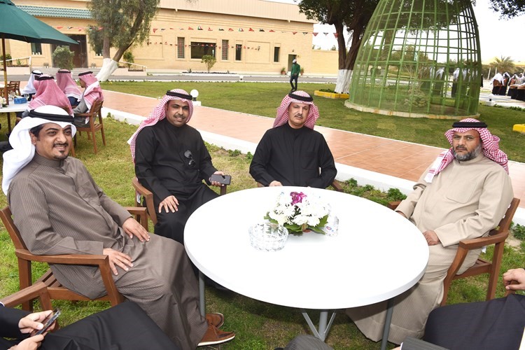 فهد بن جامع وعدد من الحضور