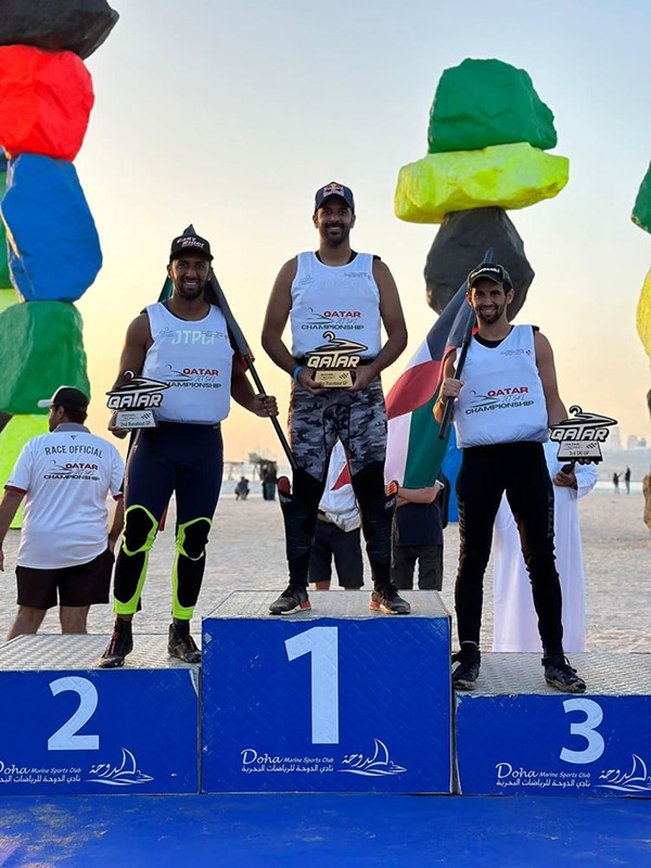 بوربيع والباز والمطوع على منصة التتويج
