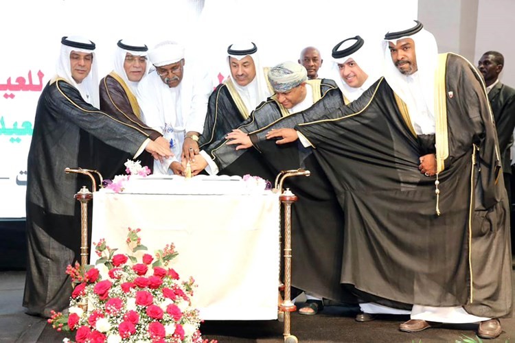 سفيرنا لدى السودان د.فهد الظفيري يشارك الحضور قطع كعكة الاحتفال