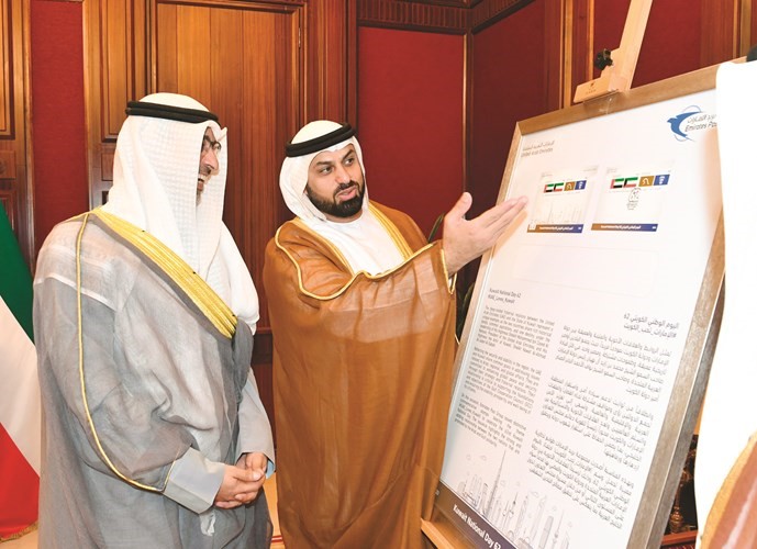 وزير شؤون الديوان الأميري الشيخ محمد العبدالله مستقبلا الرئيس التنفيذي لـ بريد الإمارات