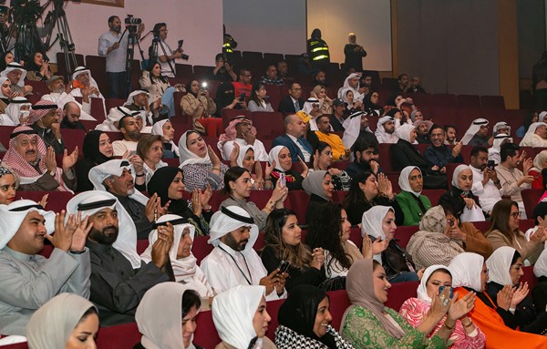  متابعة من الحضور