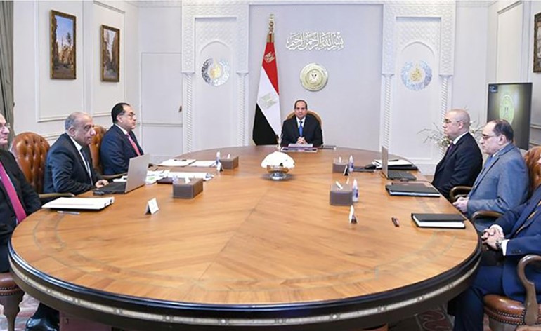 الرئيس عبدالفتاح السيسي خلال اجتماعه مع رئيس الوزراء د.مصطفى مدبولي وعدد من الوزراء والمسؤولين