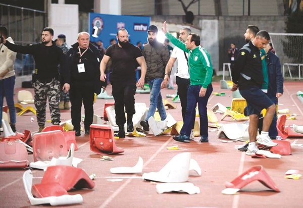 اقتحام الجماهير يؤجّل بطل الدوري اللبناني