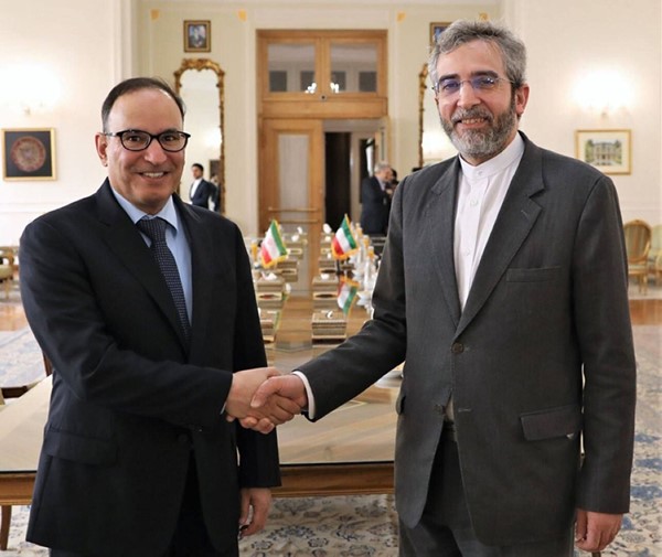 نائب وزير الخارجية يبحث مع نظيره الإيراني للشؤون السياسية تطوير العلاقات الثنائية