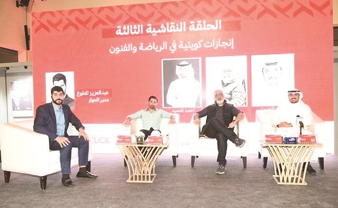 احمد النويبــت خلال مشاركتــه بالحلقـة النقاشية إنجازات كويتيـة في الرياضة والفنون