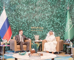 السعودية وروسيا تؤكدان الالتزام بقرار «أوپيك+» خفض الإنتاج