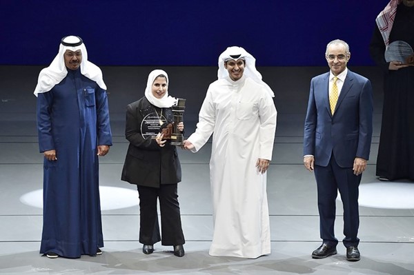 عائشة العبدالله جائزة الدولة التشجيعية في مجال الشعر