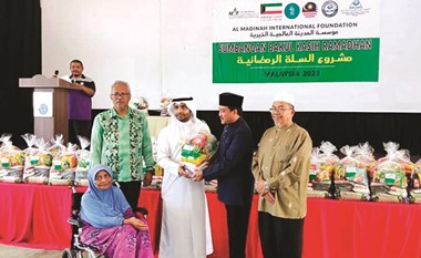 سفارتنا في ماليزيا: توزيع سلال غذائية خلال رمضان