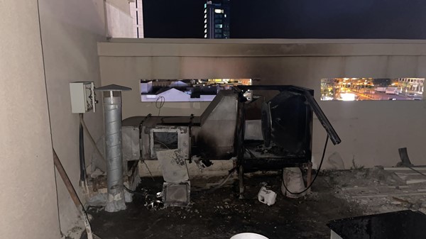 فرق الإطفاء سيطرت على حريق مطعم في سوق المباركية