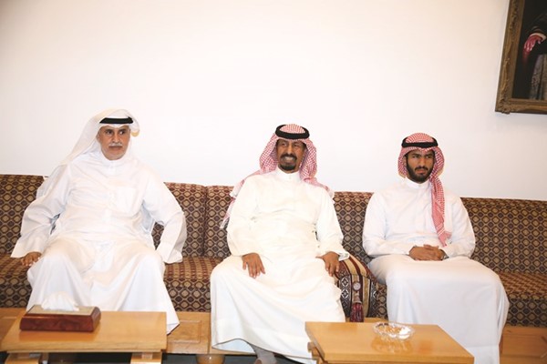 الشيخ علي الخالد مع المهنئين بالشهر الكريم