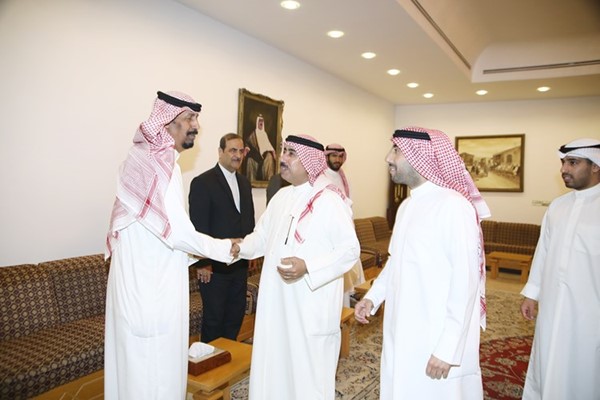 السفير الشيخ علي الخالد في استقبال المهنئين