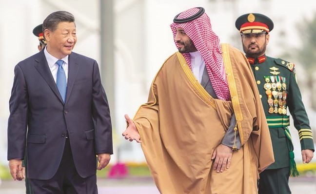 صورة أرشيفية لصاحب السمو الملكي الأمير محمد بن سلمان ولي العهد السعودي مستقبلا الرئيس الصيني شي جينبينغ