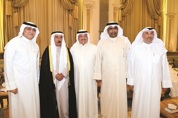 الشيخ مبارك الجابر وعدد من المهنئين