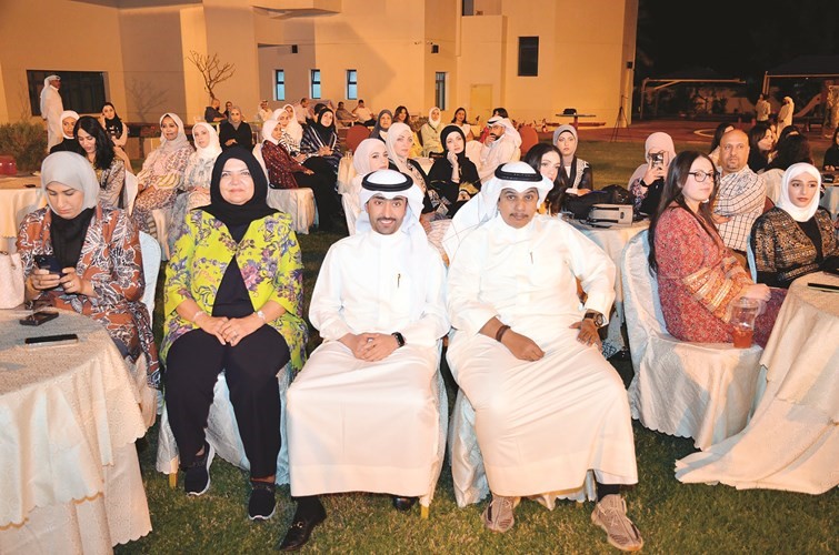 عائشة السالم وعبدالله الشمري وعدد من الحضور