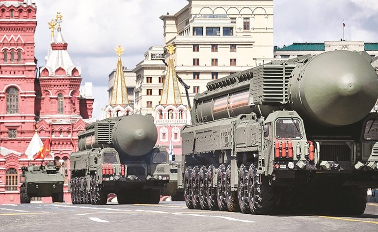 صواريخ يارس الباليستية الروسية بالساحة الحمراء في موسكو 	(أ.ف.پ)