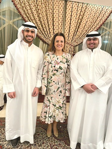 السفيرة الفرنسية كلير لوفليشر متوسطة عبدالعزيز الغرير وعبدالمحسن البرجس