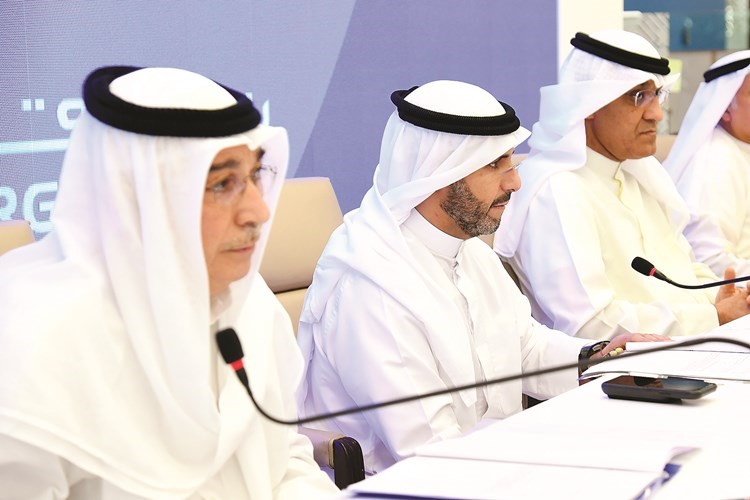 الشيخ عبدالله ناصر صباح الأحمد ومسعود جوهر حيات خلال العمومية