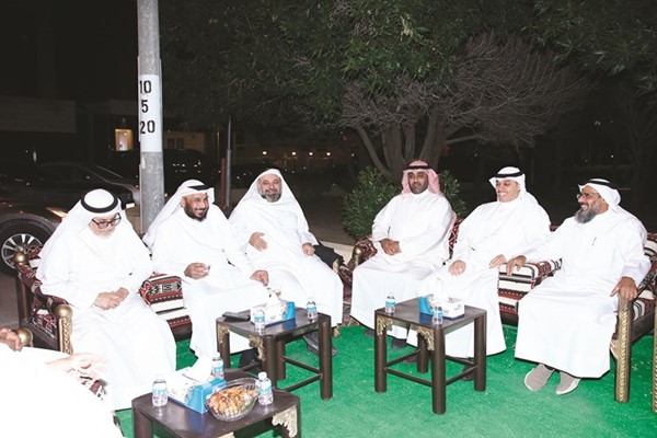د.وليد الطبطبائي مع بعض الحضور