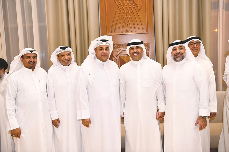 آل الصايغ والعبدالله وفيصل الدويسان وشاكر البحراني