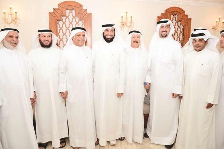 د.مبارك الطشة يقدم التهاني لسالم الهيفي ود.محمد الهيفي وعبدالله الهيفي