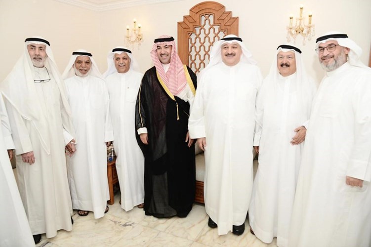 الشيخ مبارك سالم العلي ود.أحمد العوضي يهنئان