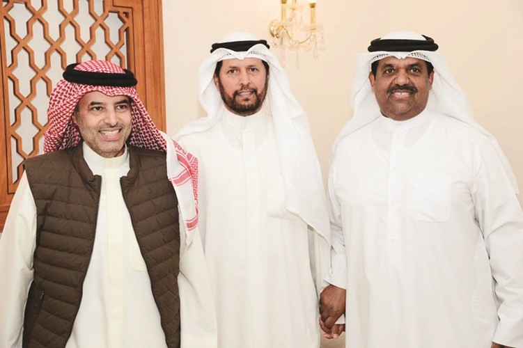 مبارك الحجرف مهنئا مبارك الهيفي