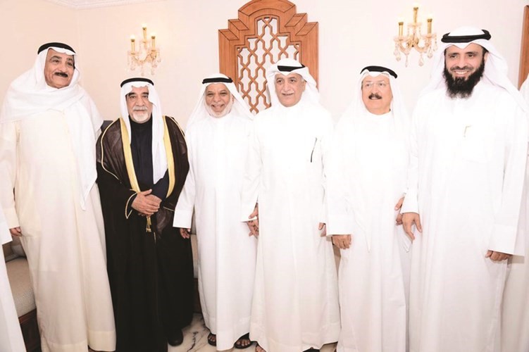 شعيب المويزري يقدم التهاني لسالم الهيفي وعبدالله الهيفي وبعض الحضور
