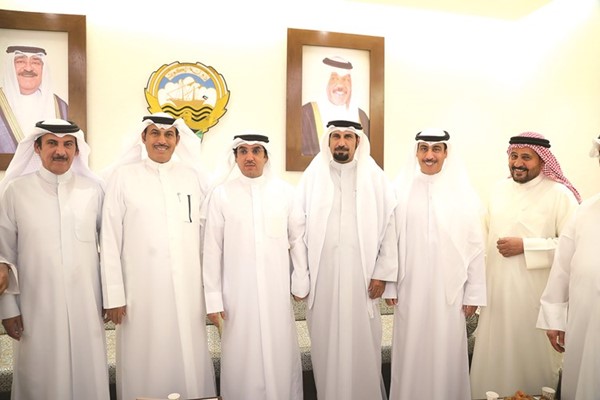 حامد البذالي مع بعض المهنئين