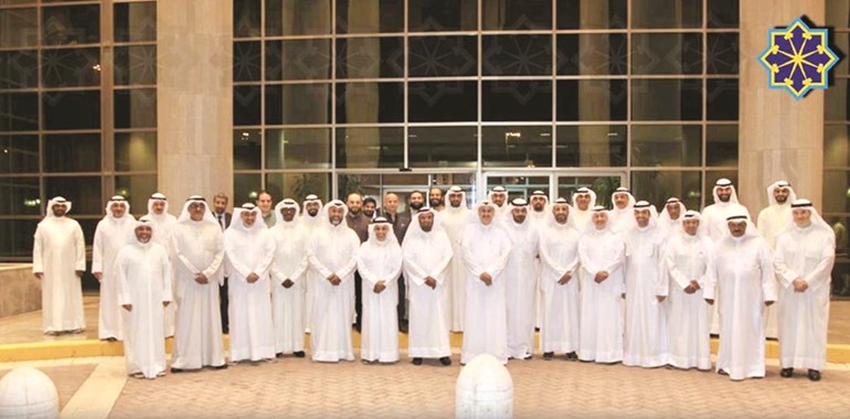 «المدنية» كرَّمت مديرها العام السابق العسعوسي
