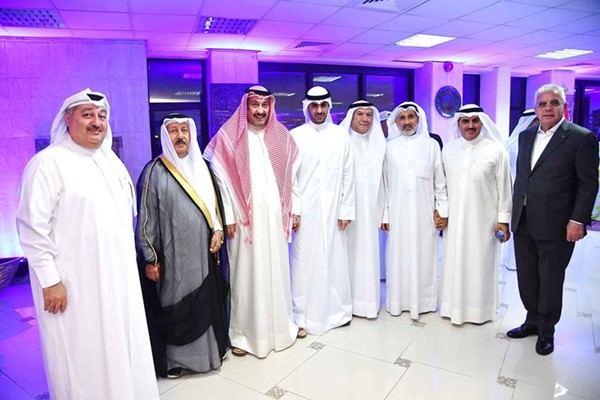 الشيخ فيصل الحمود وبدر الخرافي يتوسطان جواد بوخمسين ود.عماد بوخمسين واللواء محمود بوشهري والسفير رامي طهبوب