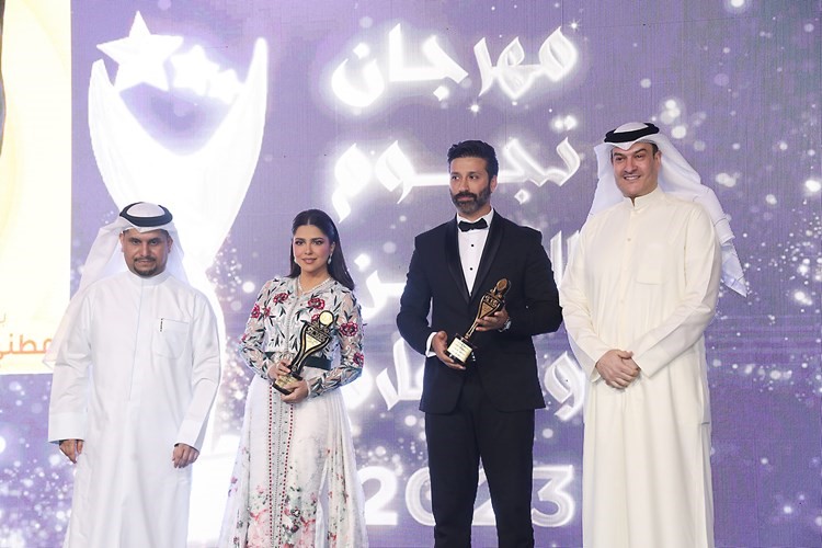  وتكريم عبدالله الطليحي وحصة اللوغاني عن برنامجهما عطني لينك